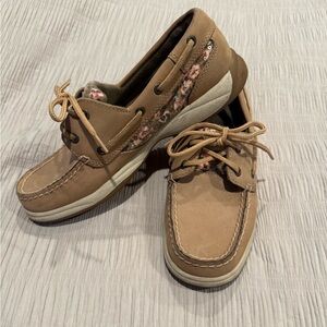 Adorable and barely worn Sperry Boat Shoes!